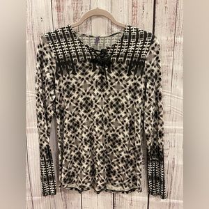 Super soft NYDJ black and white lace up shirt